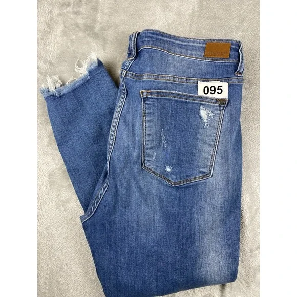 Judy Blue Women's Jeans 1XL Distressed Straight Fit Blue Raw Hem High Rise - Picture 9 of 9